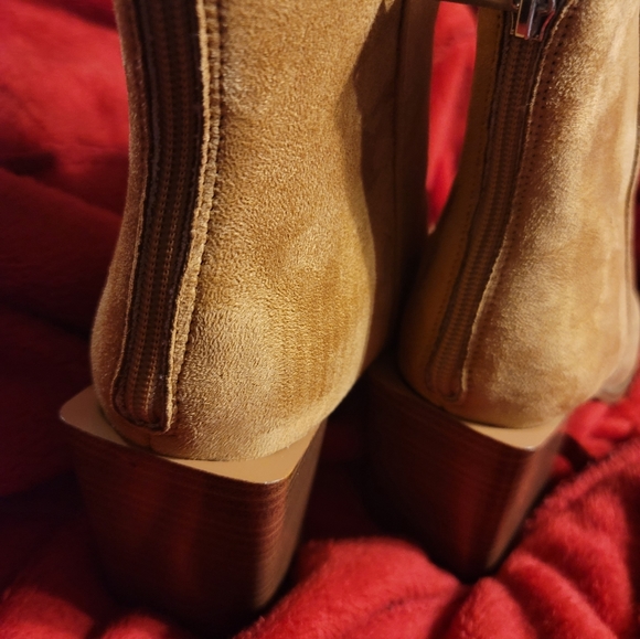 NEW SUEDED CHUNKY HEEL BACK ZIP SLIP ON BOOTIES 3.25 Heel. SIZE 9 TAN - Picture 11 of 13